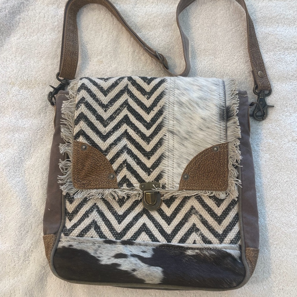 Chevron Pattern Crossbody Bag